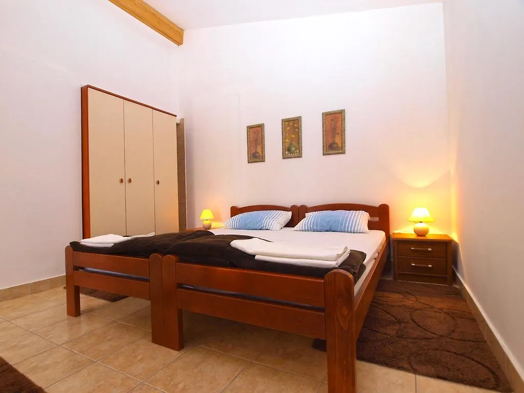 Apartments Ivan 1408 Banjole