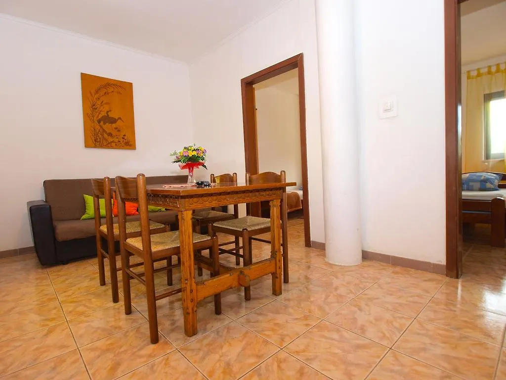 Apartments Ivan 1408 Banjole Croatia