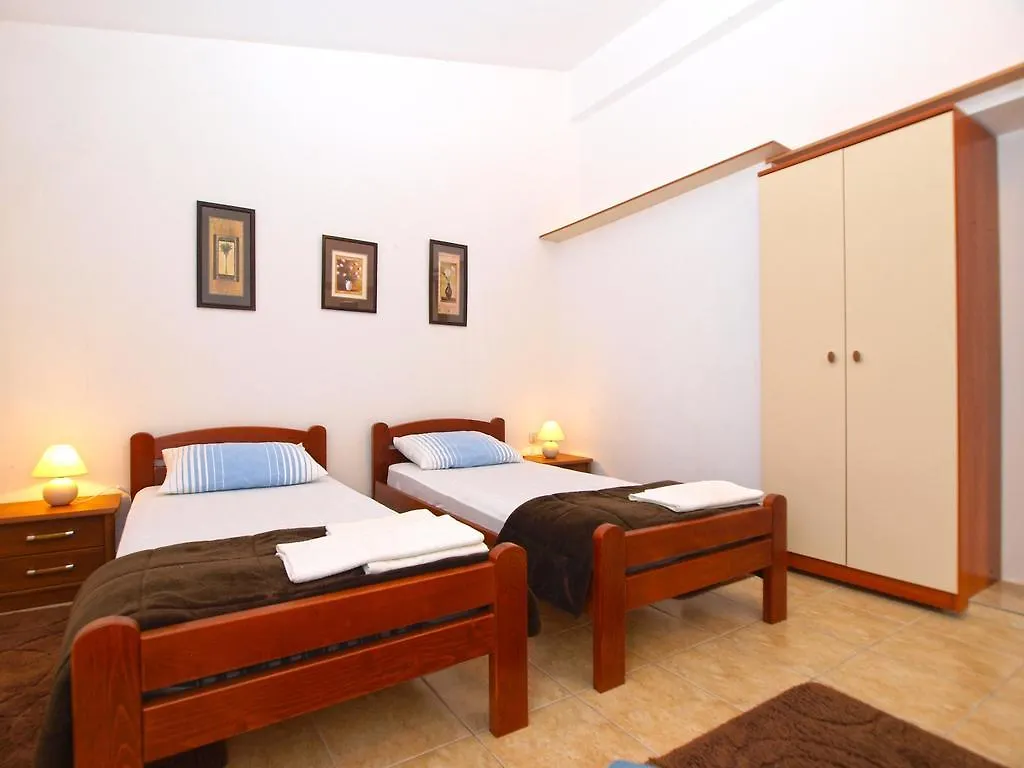 Apartments Ivan 1408 Banjole