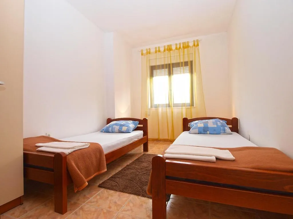 Apartments Ivan 1408 Banjole Croatia