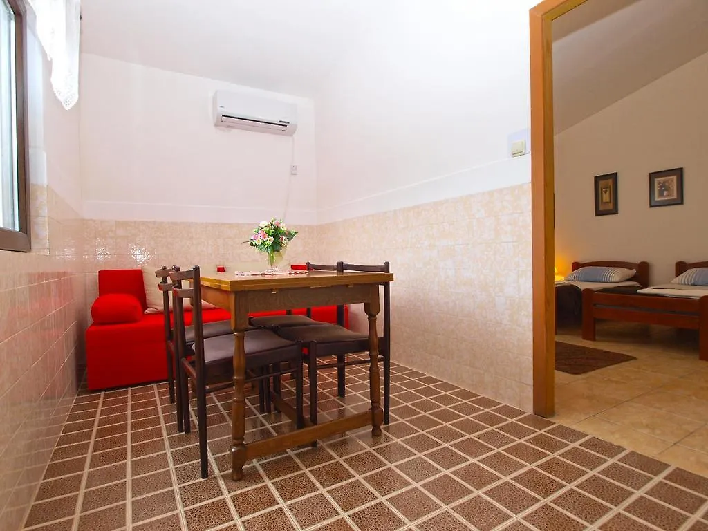 Apartments Ivan 1408 Banjole Croatia
