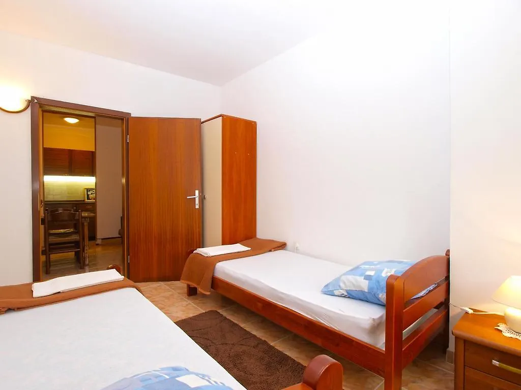 Apartments Ivan 1408 Banjole Croatia