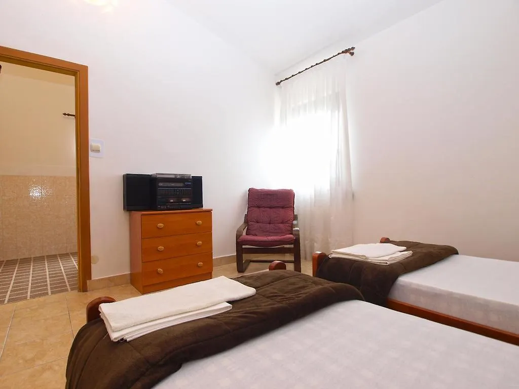 Apartments Ivan 1408 Banjole 0*,