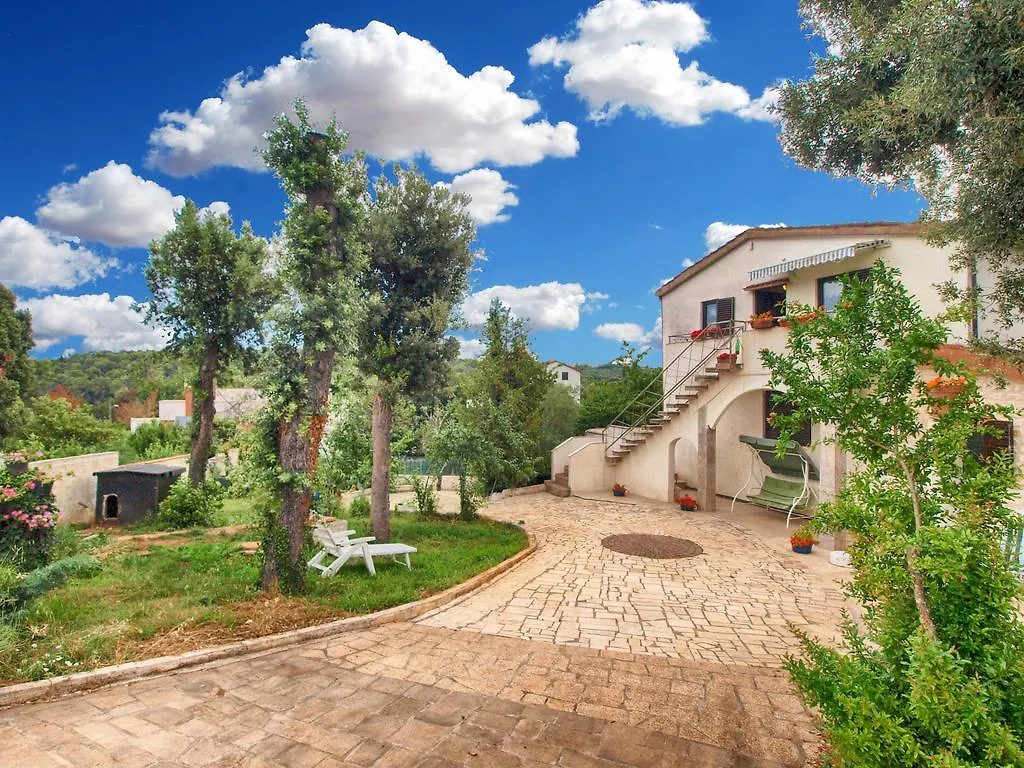 Apartments Ivan 1408 Banjole Croatia